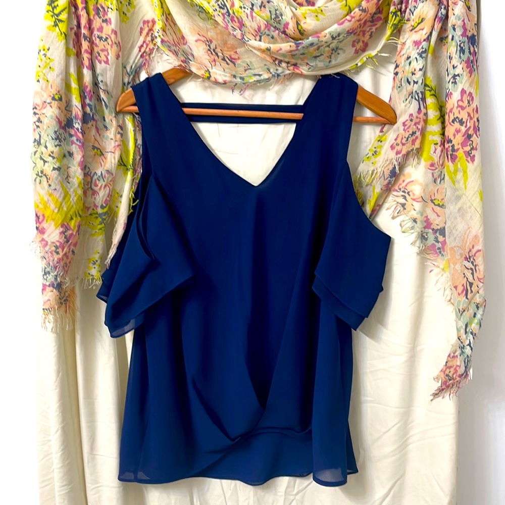 Flowy sexy cutout shoulder top